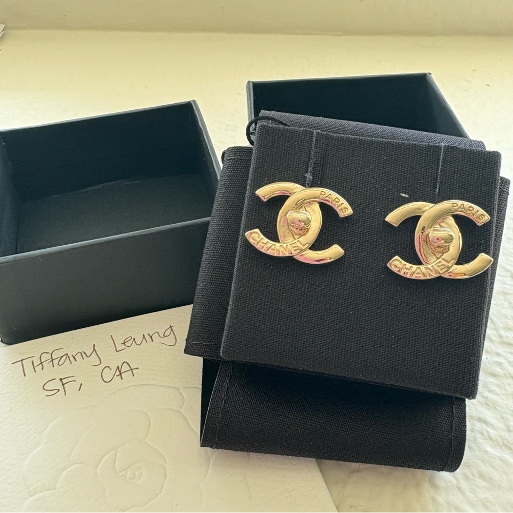 CHANEL 22B CC Turnlock Earrings